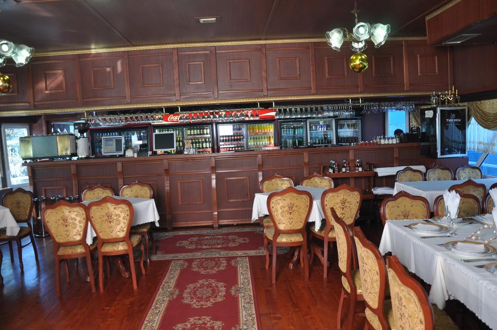 Botel Brod Panini Veles