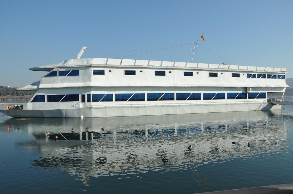 Brod Panini Botel