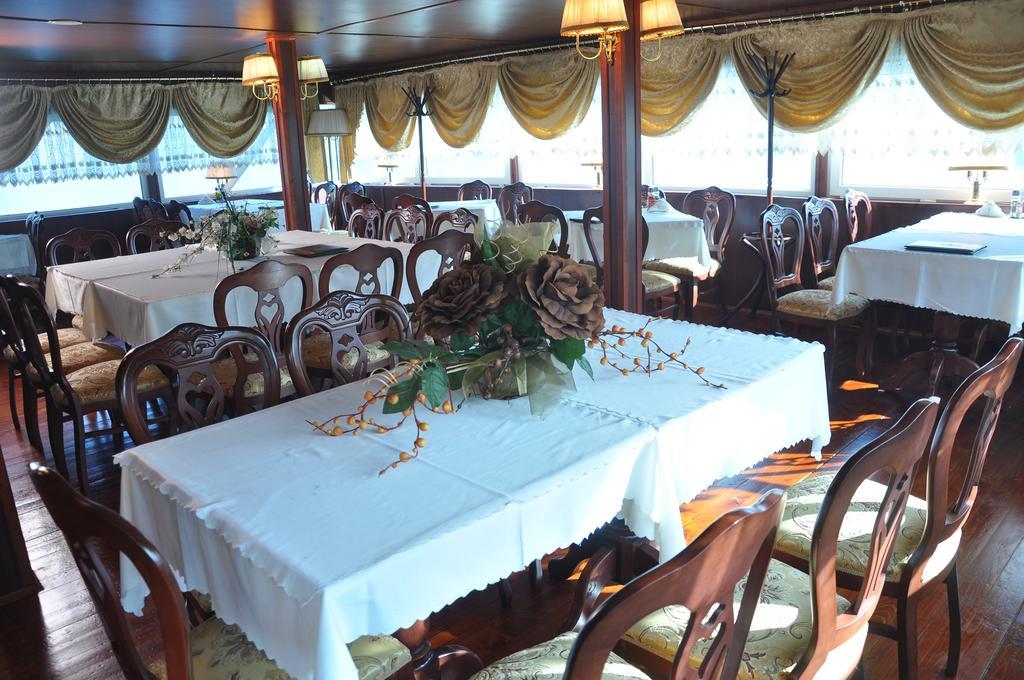 Brod Panini Bateau-hôtel Veles